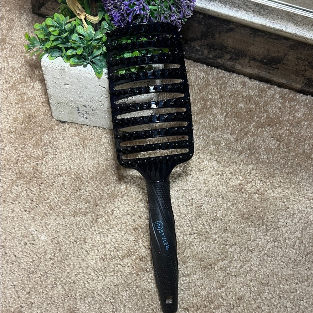 NWOT Black INSTYLER Hair Brush